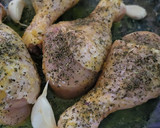 Foto del paso 2 de la receta: Muslitos de pollo asado con mostaza y patatas