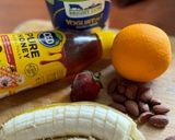 Gambar langkah 1 resipi Buah campur yogurt madu.