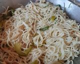 চিকেন ক্যাপ্সিকাম চাউমিন(Chicken Capsicum Chowmein recipe in Bengali) রেসিপি ধাপ - 2 ছবি