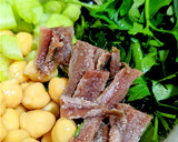 Foto del paso 2 de la receta: Ensalada de garbanzos, anchoas y aceitunas negras