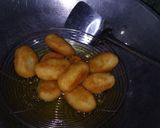Foto langkah ke 5 dari resep Jemblem Singkong Parut isi Gula Merah dan Coklat.