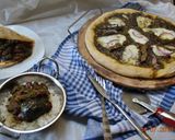 A picture of step 6 of Pizza Ghormeh Sabzi.