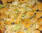 รูปขั้นตอนการทำที่ 3 ของ ฮอทดอกคั่วไข่ | Roasted Hot Dogs with Scrambled Eggs