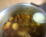 A picture of step 2 of آلو گوشت.