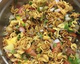 A picture of step 3 of Noodles bhel.