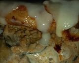Foto del paso 6 de la receta: Pechuga rellena con zucchini, maní y queso en salsa bechamel