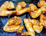 Hình bước làm 2 của món Cánh gà nướng mật ong