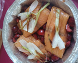 Foto del paso 3 de la receta: Salmón al horno con cerezas