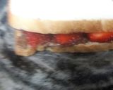 A picture of step 3 of Chocalate straberry sandwich.