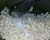 A picture of step 2 of Shukhi bhel.