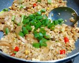 Foto langkah ke 5 dari resep Nasi Goreng Solaria.