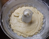 Foto del paso 1 de la receta: Bizcocho bicolor con nougat de rosas y botones de rosas