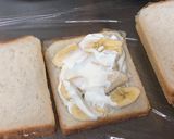 A picture of step 2 of Fruit Sandwich 🍒.