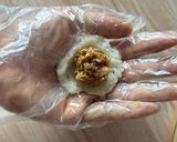 Foto langkah ke 8 dari resep Bola Lemper Goreng isi Ayam Rendang.
