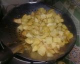 Foto langkah ke 1 dari resep Sambel goreng kentang telur puyuh dan krupok derodok.