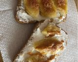 Foto del passaggio 1 della ricetta Fette biscottate con ricotta, fichi e miele