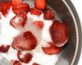 صورة لخطوة 1 من وصفة الذ مربى فراولة في البيت 🍓