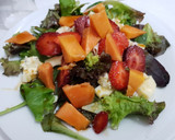 Foto del paso 4 de la receta: Ensalada con fresas, papaya, quesos roquefort y emmental🧀🧀