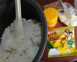 Foto langkah ke 1 dari resep Bola Nasi dengan Susu.