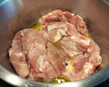 Foto del paso 5 de la receta: Guiso de muslo de pollo deshuesado express