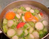 Foto langkah ke 4 dari resep Bening Oyong Wortel.