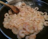 Foto del paso 3 de la receta Gambas al ajillo con almejas