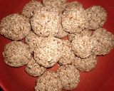 A picture of step 4 of Honey sesame balls.