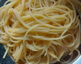 Foto langkah ke 1 dari resep Spaghetti Aglio Olio.