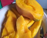 A picture of step 1 of Mango juice.