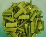 A picture of step 1 of Garlic Cluster beans.