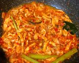 Foto langkah ke 2 dari resep Ayam Suwir Kemangi Bumbu Bali.