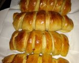 A picture of step 5 of Cartapillar Bread.