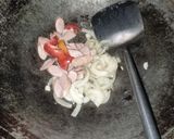 Foto langkah ke 2 dari resep Tumis sosis bawang bombay.