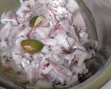 Foto langkah ke 1 dari resep Cumi Masak Hitam Pedas.