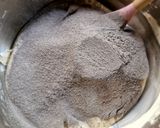 Foto langkah ke 2 dari resep Bolu Ketan Item isi Keju Lumer.