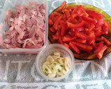 Foto del paso 2 de la receta: Lacón con pimiento rojo y ajos
