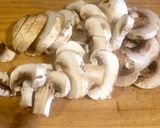 Foto del paso 2 de la receta: Merluza azul con salsa de champignons y roquefort