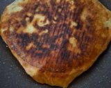 Foto langkah ke 6 dari resep Martabak Telur Kornet Kulit Lumpia Pedas.