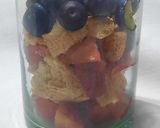 Foto del paso 3 de la receta: Trifle con frutillas, dulce de leche, vainillas y arándanos