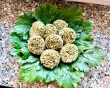 Foto del passaggio 8 della ricetta Crocchette vegan di sedano con panatura di semi di sesamo