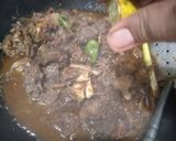 Foto langkah ke 4 dari resep Oseng Daging Sapi Pedas Manis.