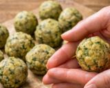 Foto del passaggio 3 della ricetta Polpette con bucce di fave
