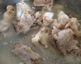 Hình bước làm 2 của món Bún sườn bò,chả lụa
