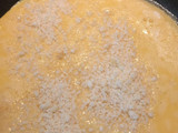 Huevo revuelto con queso parmesano