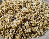 A picture of step 4 of Methi Sprouts Usal.