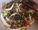 Foto langkah ke 4 dari resep Kerang Kupas Saus Padang #dapurwiwin 👩🏻‍🍳.