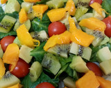 Foto del paso 1 de la receta: Ensalada de espinacas con frutas y vinagreta de naranja
