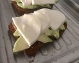 Foto del paso 4 de la receta: Tostada de aguacate, tomate, queso y jamón