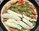 Foto del paso 2 de la receta: 🍳 Omelette de chauchas, tomate y muzzarella - mismos ingredientes, dos versiones 🍳