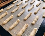 Hình bước làm 4 của món 💚 Bánh Quy Lưỡi Mèo (Cat’s Tongue Cookies)